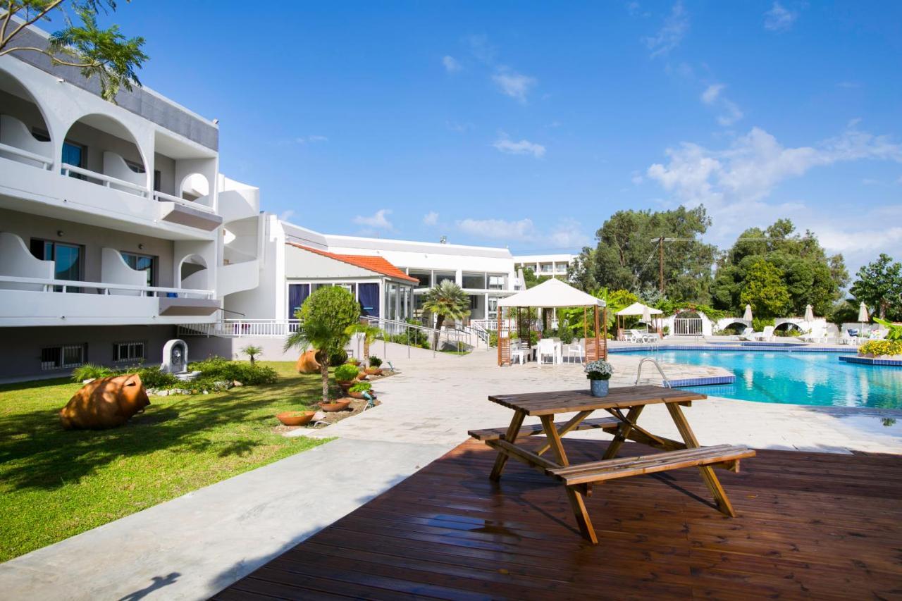 Happy Days Hotel, Adults Only Hotel